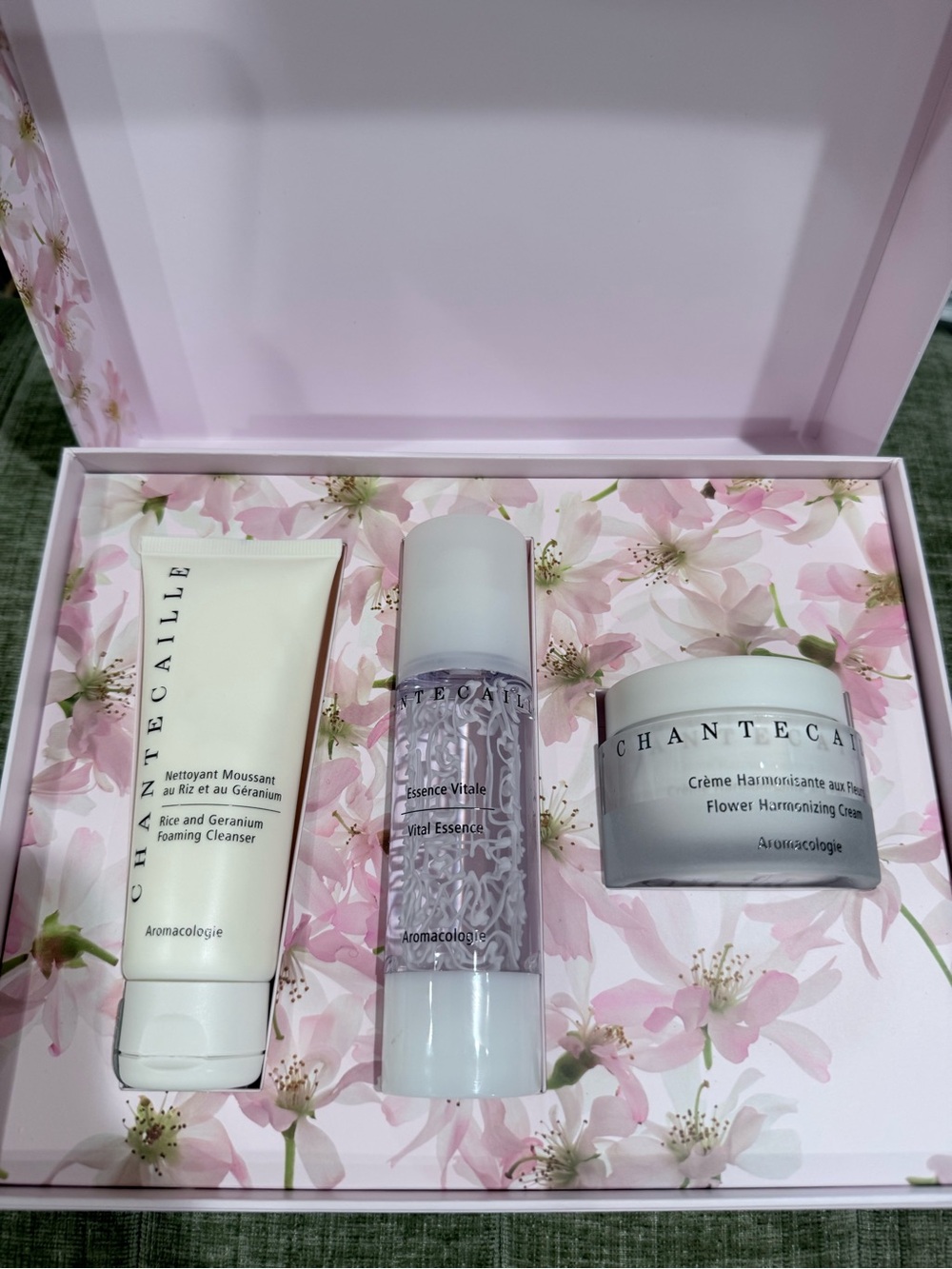 Chantecaille Aromacologie Set - Picture 2 of 6
